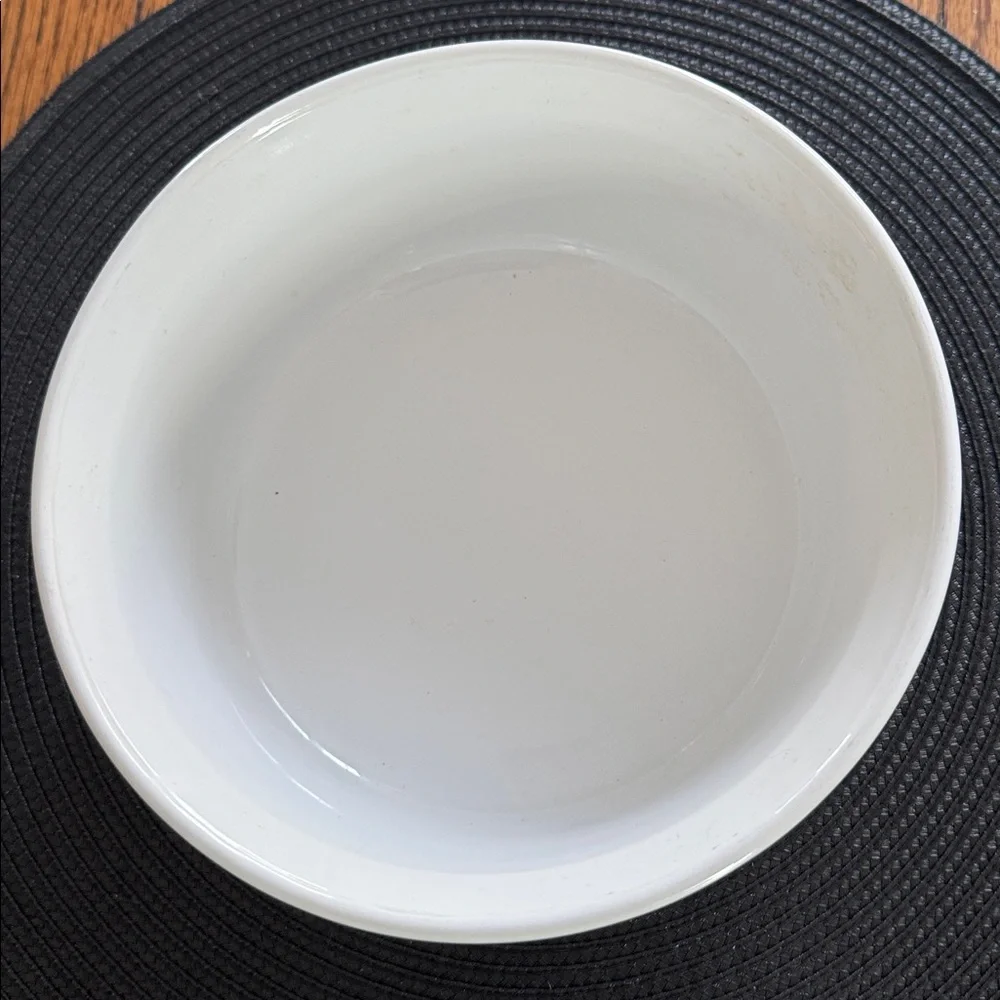 Corning Ware French White 1.6 liter Round Casserole Bakeware F-5-B